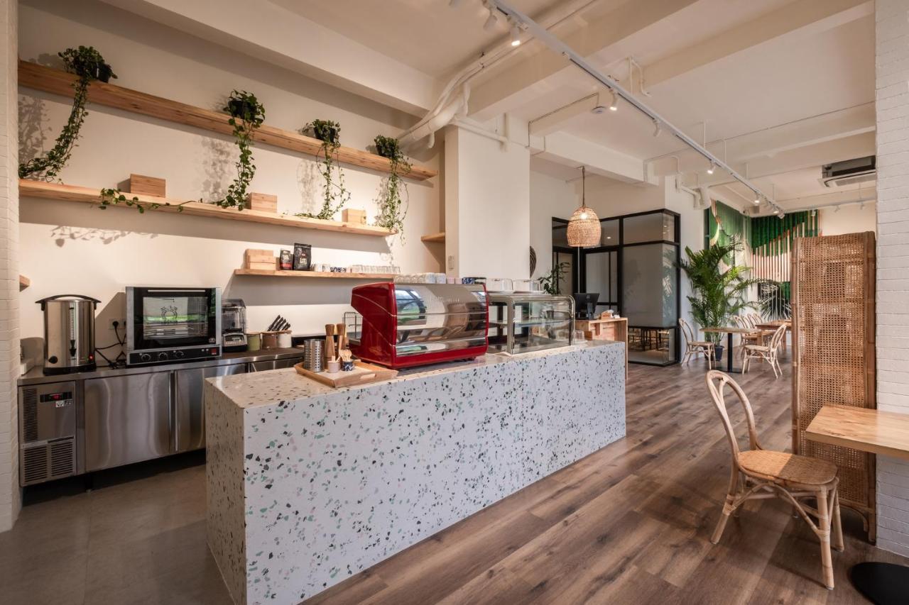 La Boheme, Rooms And Coffee Giacarta Esterno foto